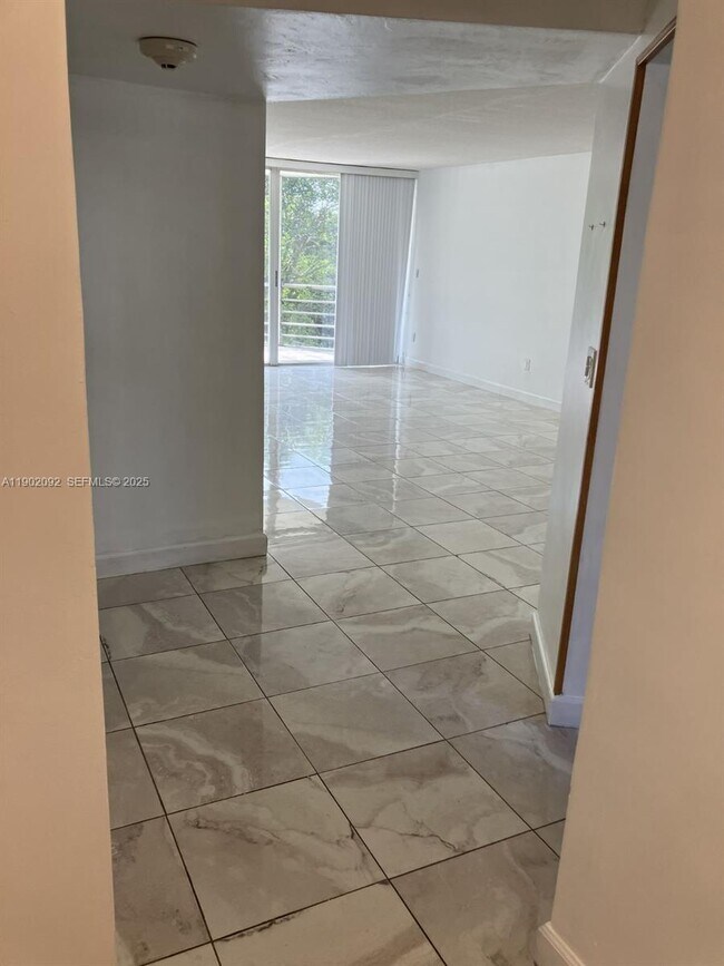 Foto del edificio - 1601 NE 191st St