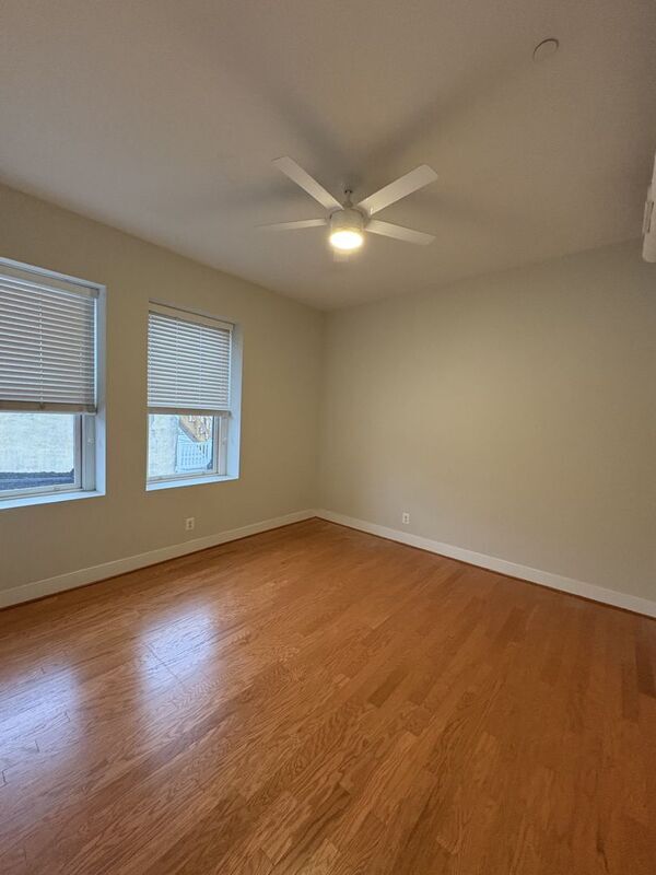 Foto del edificio - 3233 O'Donnell St