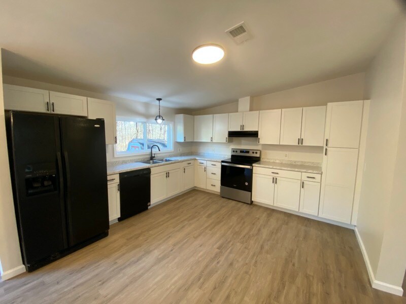 Kitchen - 5824 John Burruss Rd