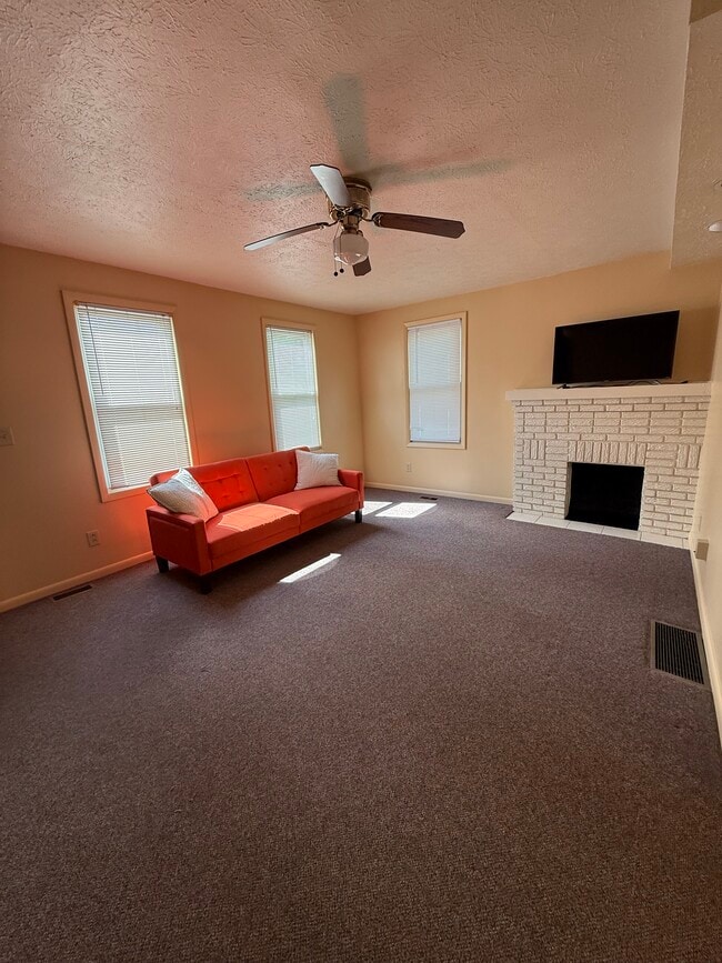 Living room - 56 Beech St