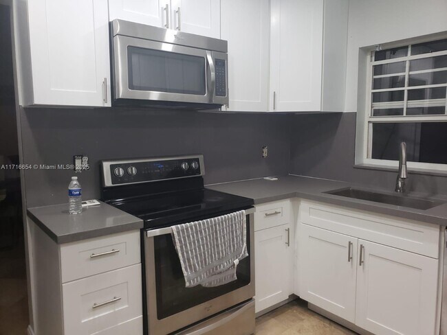 Building Photo - 242 SW 159th Way