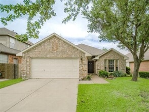 Building Photo - 2657 Red Spruce Dr