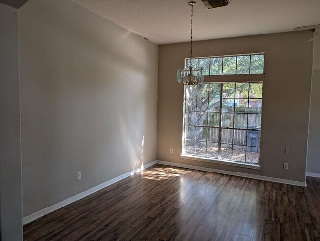 Foto del edificio - 3123 Bay Creek Dr