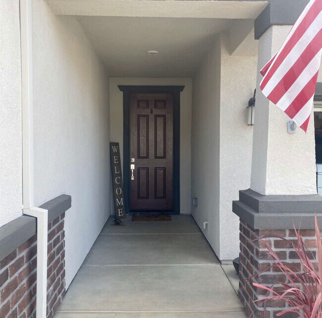 Building Photo - 4215 Whitethorn Dr