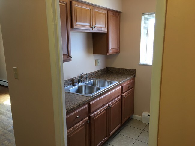 Kitchen - 8 Kenny Ct
