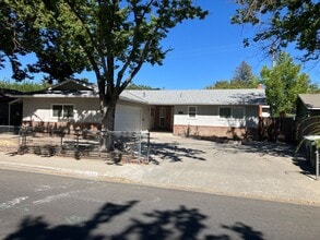 Building Photo - 1704 Ellison Dr