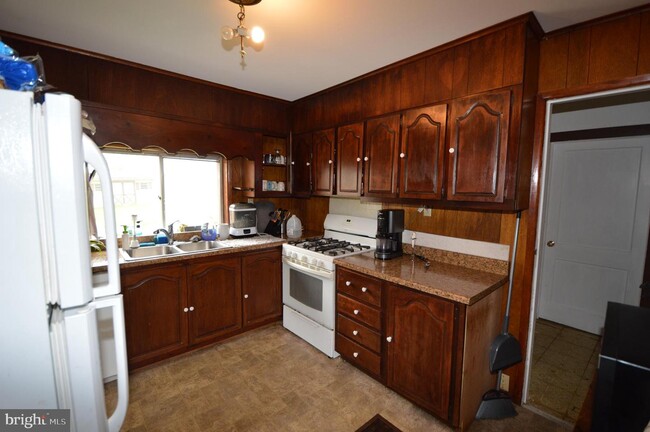Foto del edificio - 308 W Ridge Rd