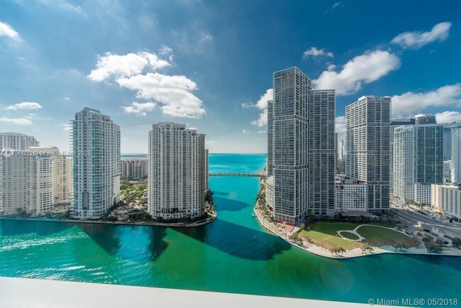 Foto del edificio - 300 S Biscayne Blvd