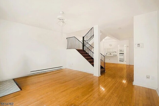 Building Photo - 111 Mulberry St