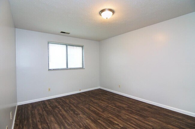 Foto del edificio - 7230 Creekview Drive #5