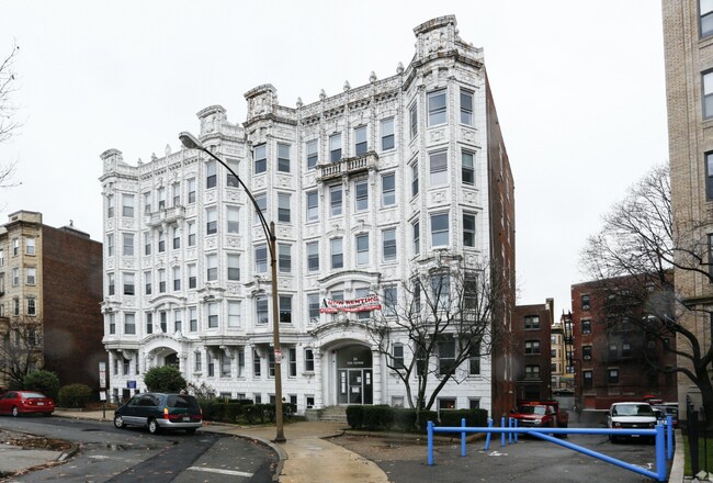 Building Photo - 84 Fenway