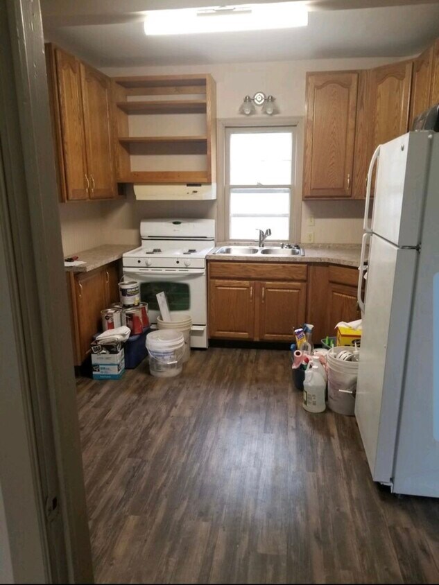 Kitchen appliances included - 4910 Morningside Ave