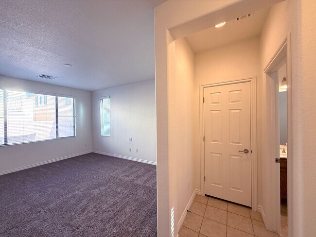 Foto del edificio - Beautiful 3 bedroom 2.5 bath Home in Provi...