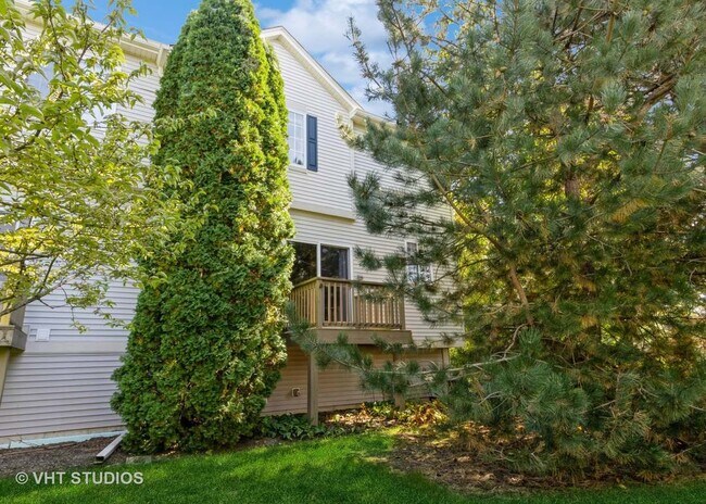 Foto del edificio - 271 Evergreen Cir