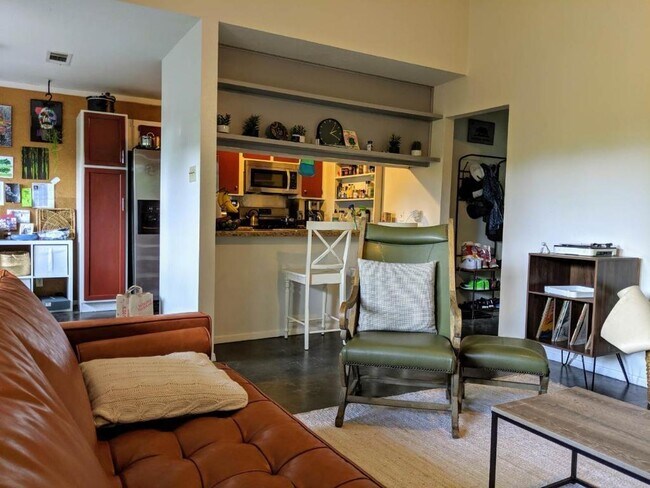 Foto del edificio - 704 Ramble Ln