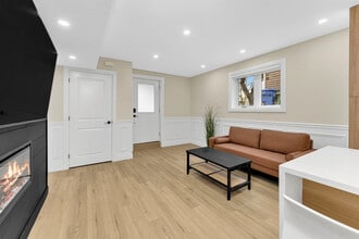 Building Photo - 982 Campbell Av