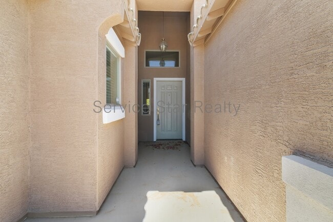 Building Photo - 17519 W Columbine Dr
