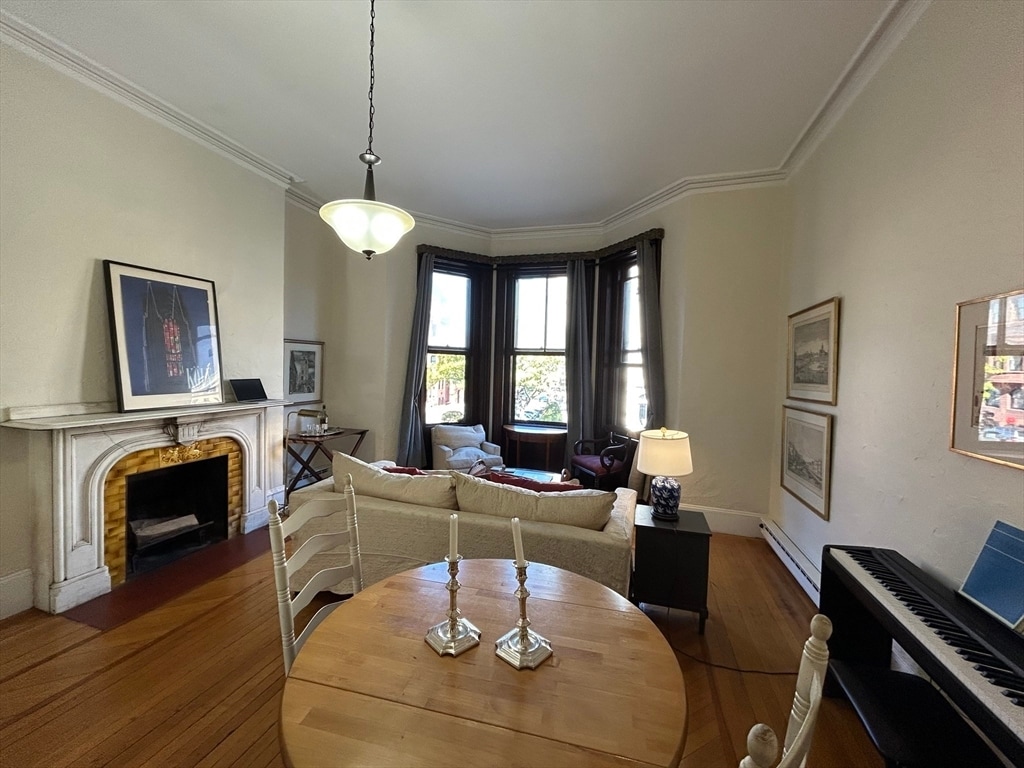 Primary Photo - 429 Beacon St