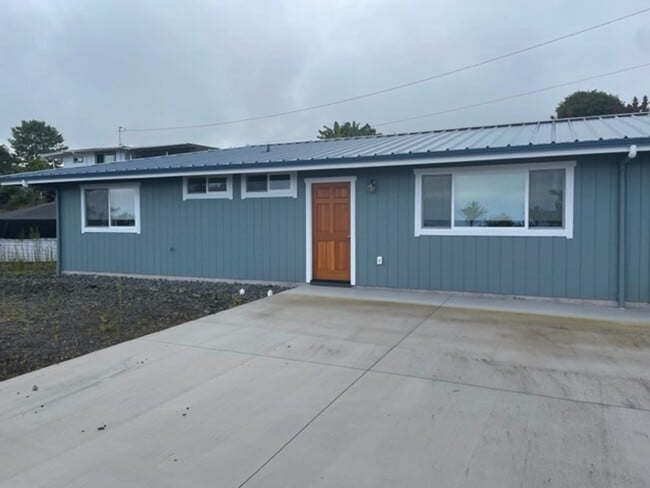 Building Photo - 3 Bedrm, 3 Ba (1 Pet w/Approval)
