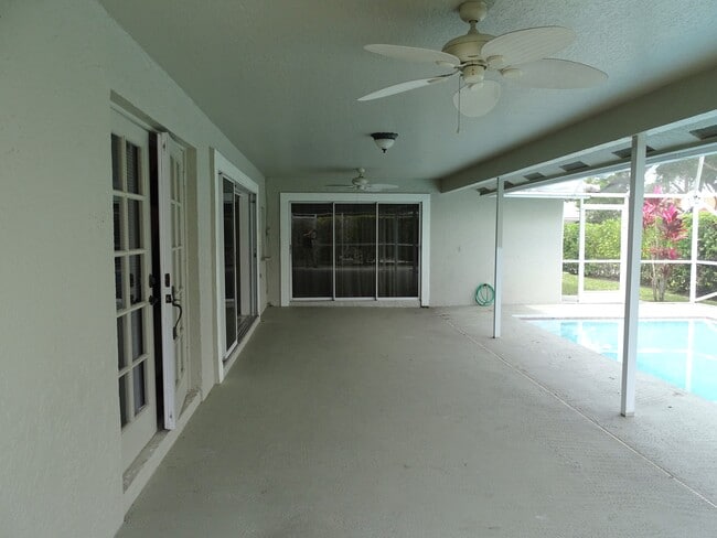 Building Photo - 6325 Winding Lake Dr