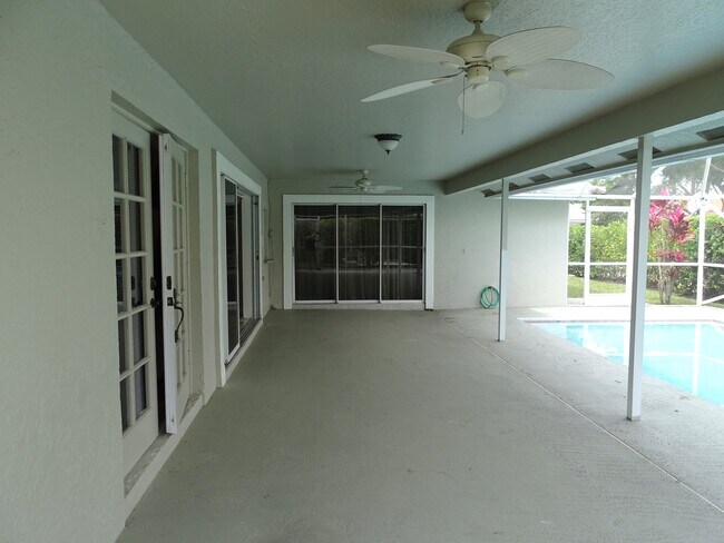 Foto del edificio - 6325 Winding Lake Dr