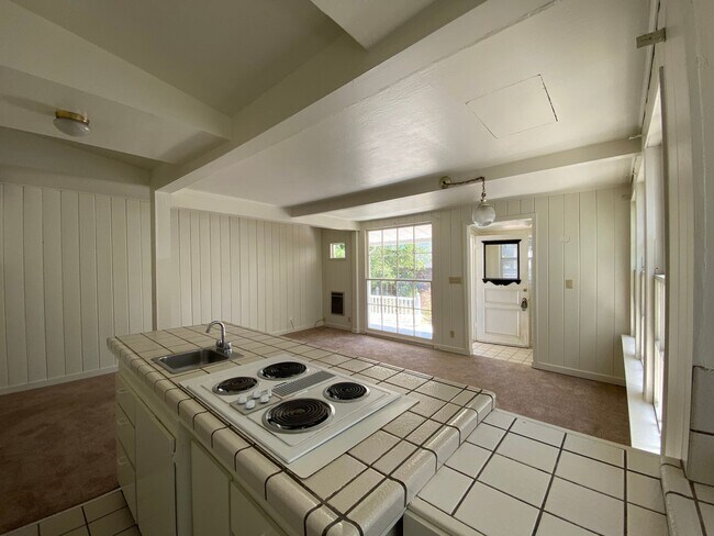 Building Photo - 190 W K St