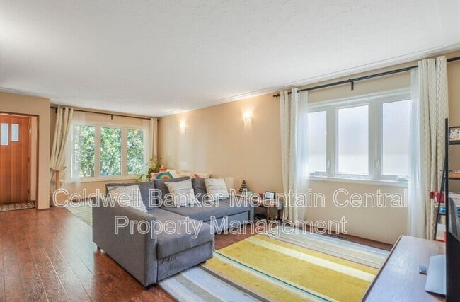 Building Photo - 11628-11691 91 St NW