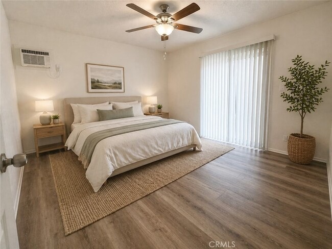 Building Photo - 685 E Vista Chino