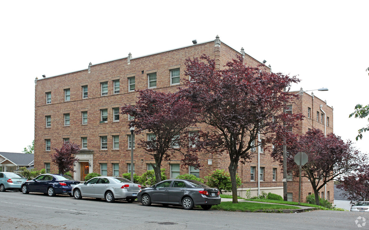 Primary Photo - Buckingham Apartments