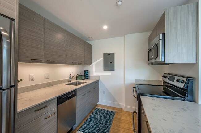 Foto del edificio - Sunny, Modern, Renovated Allston 2-Bed/2-Bath