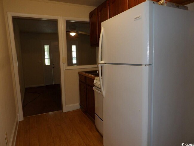 Building Photo - 1625 Forest Dr