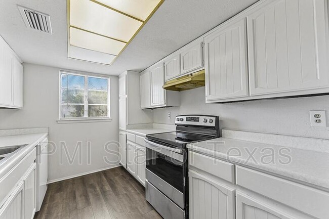 Building Photo - 22 E Mountain Creek Dr