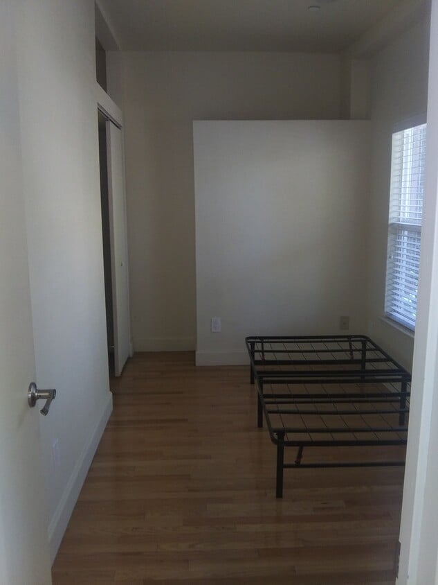 Building Photo - 2401 Warring St