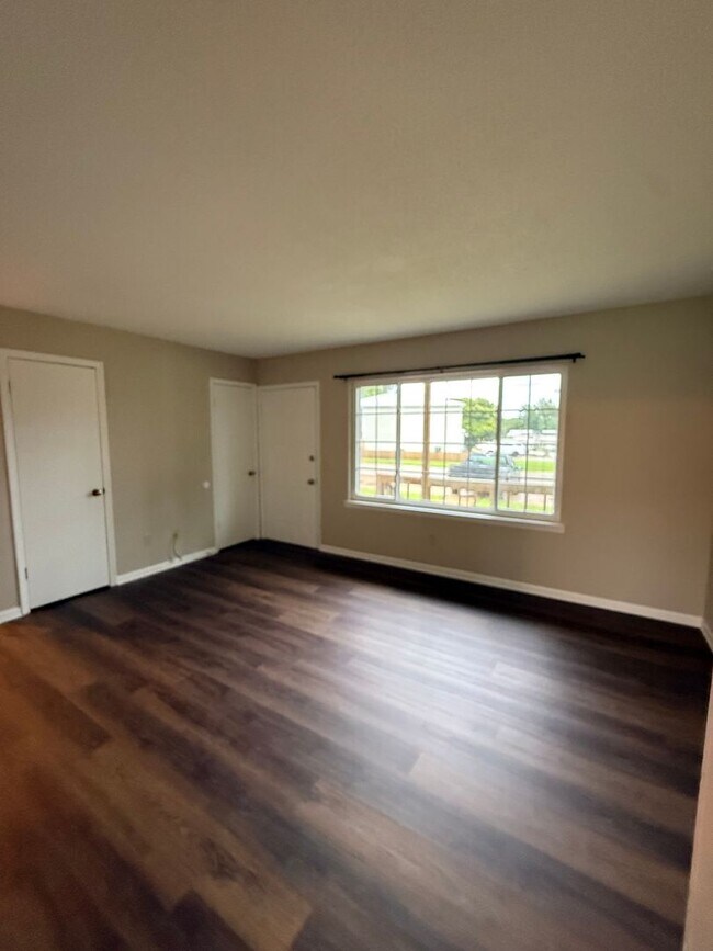 Foto del edificio - 205 Glenwood Ln