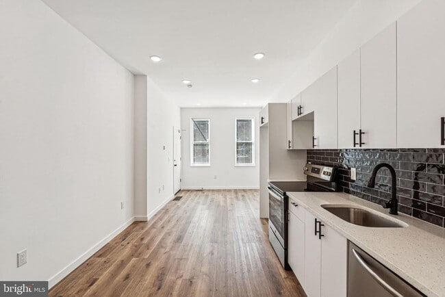 Building Photo - 1125 W Cumberland St