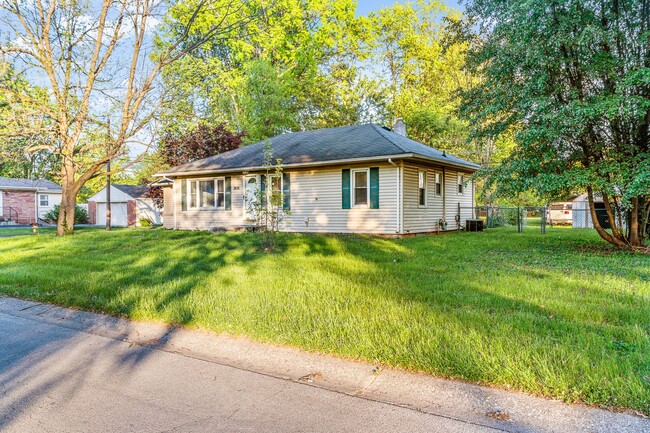 Building Photo - 1624 Jonquil Dr