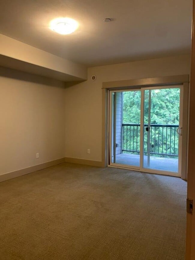 Photo - Issaquah Condo 2 Bed 2 Bath + Den Secure Parking Peekaboo View