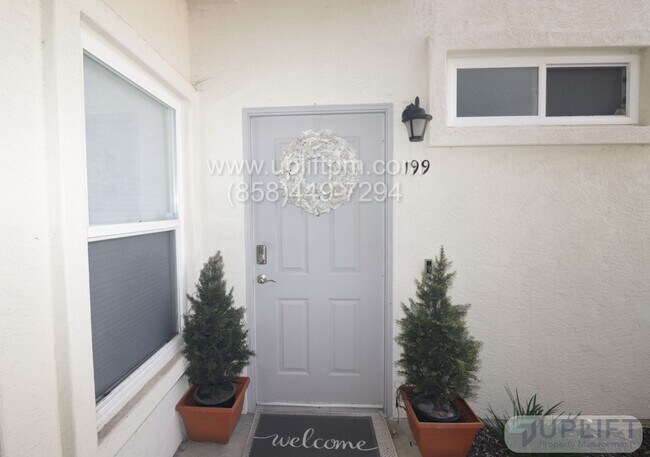 Foto del edificio - 3 Bed, 2 Bath Condo Near the Beach