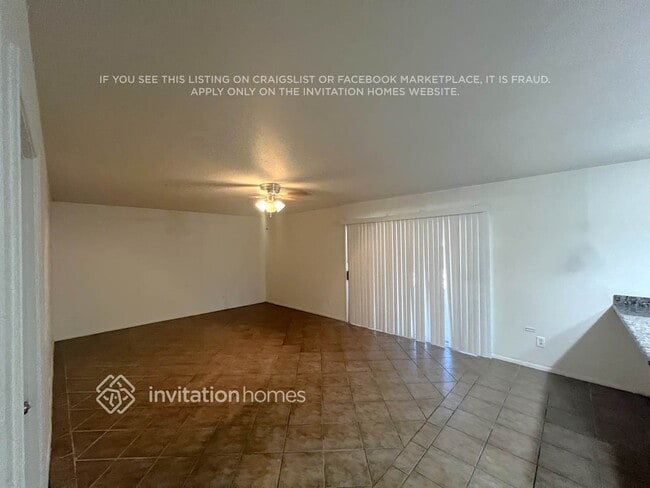 Foto del edificio - 1904 E Greenway Dr