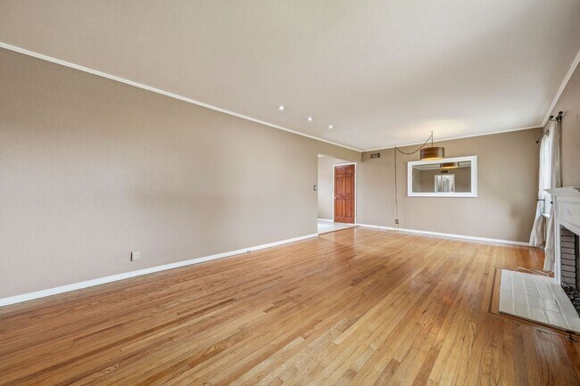 Foto del edificio - 345 N Shattuck Pl