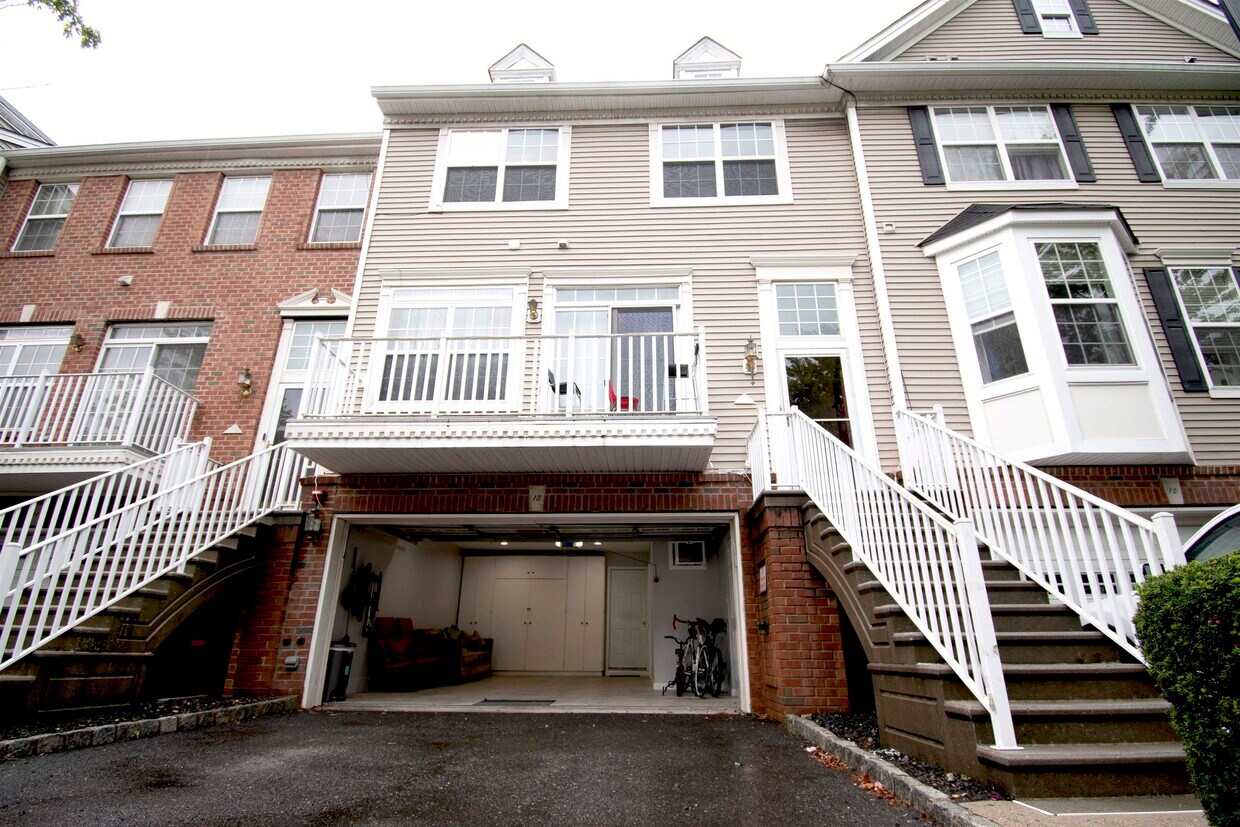 13 Alexander Ct Unit 13, Jersey City, NJ 07305 Condo for Rent in