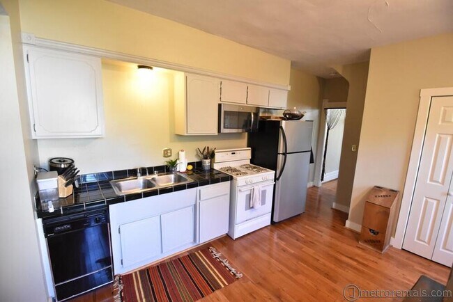 Building Photo - 426 Zimpfer St