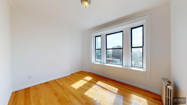 Building Photo - 387 S 4th St