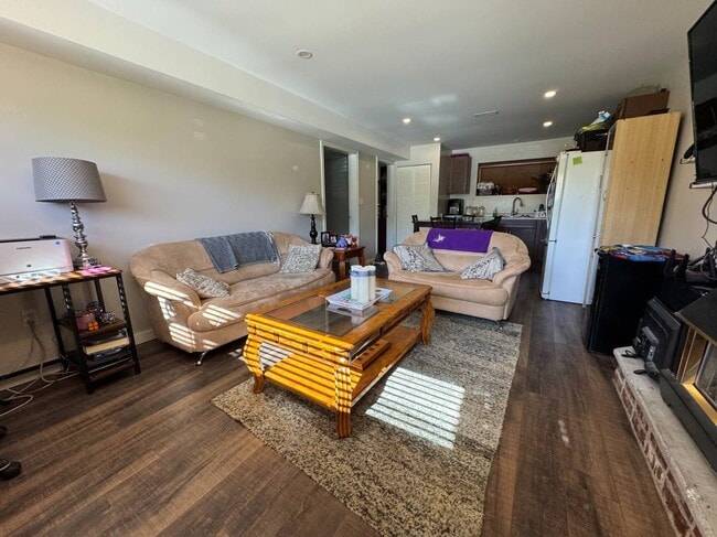 Photo du bâtiment - 21633 Donovan Av