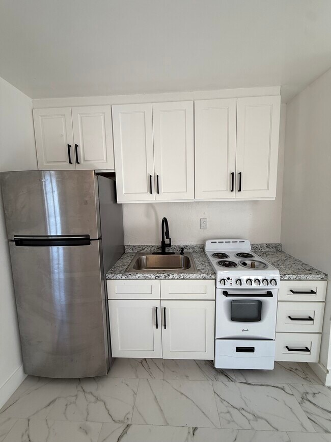 Foto del edificio - 1290 Highlands Dr