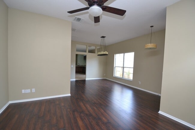 Building Photo - Fantastic fully upgraded 4 BR Oviedo Pool ...