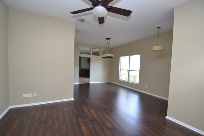 Foto del edificio - Fantastic fully upgraded 4 BR Oviedo Pool ...