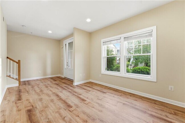 Building Photo - 335 Osona Ln