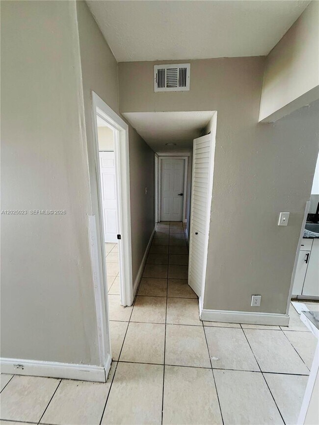 Foto del edificio - 331 NW 42nd Ct