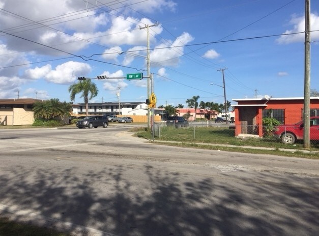 Foto del edificio - 715 NW 1st Ave